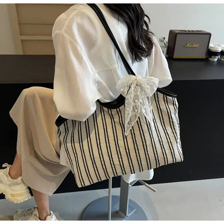 Striped Shoulder Bag for Women Spring 2025 — feature 25