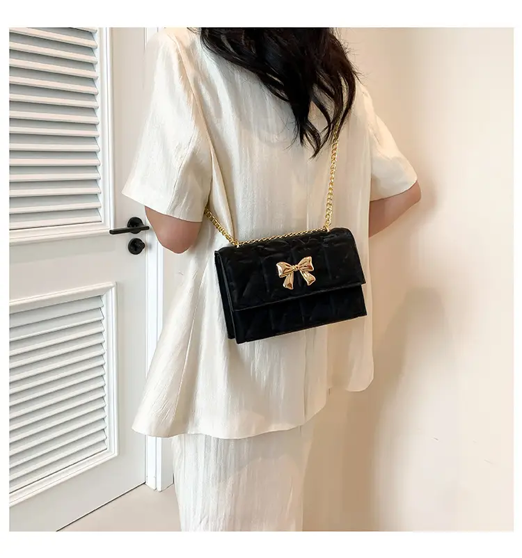 Women's Diamond Bow Chain Shoulder Bag White — feature 17