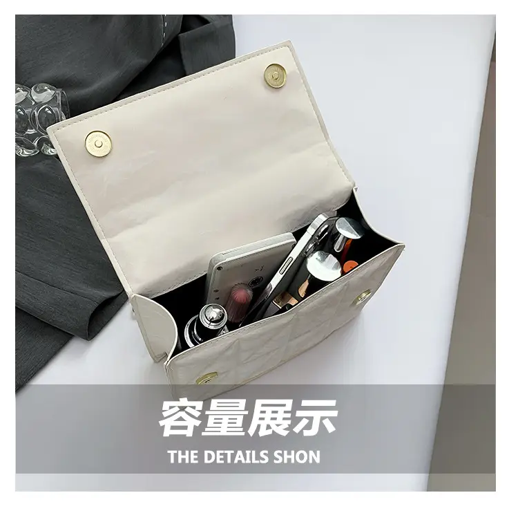 Women's Diamond Bow Chain Shoulder Bag White — feature 7