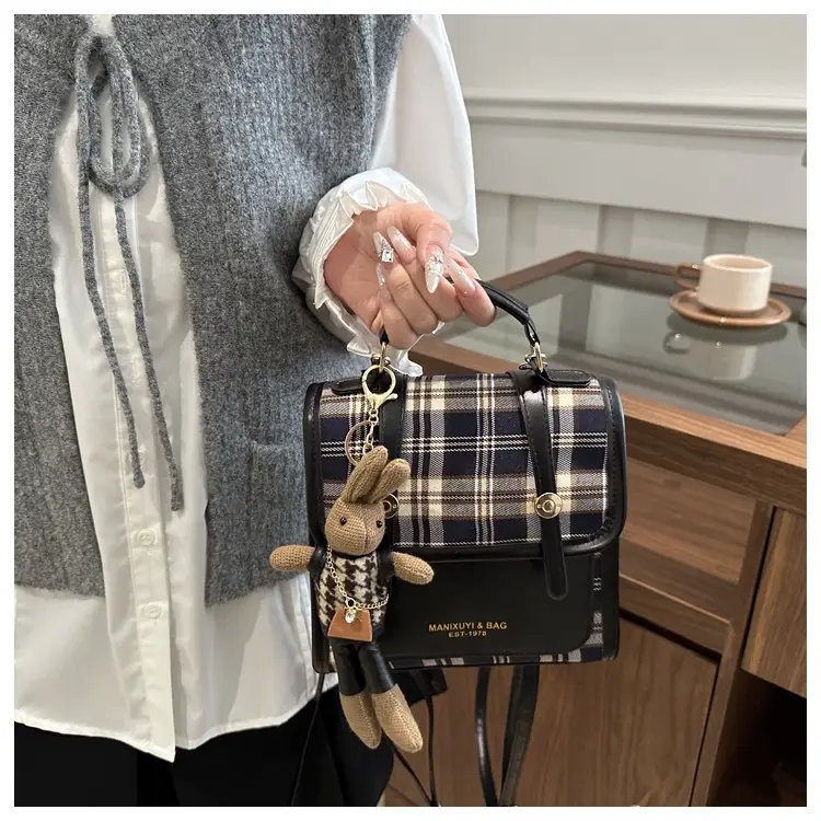 British Style Plaid Shoulder Bag for Women 2025 — feature 15