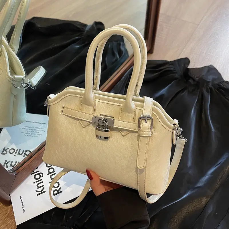 White Retro Shell Shoulder Bag for Women