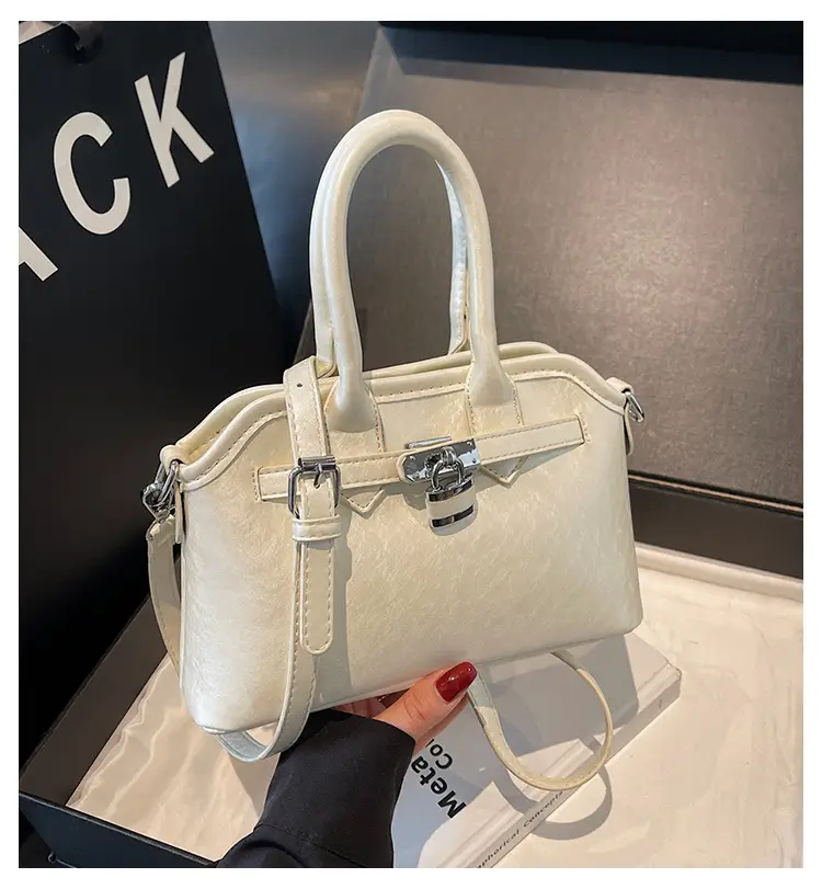 White Retro Shell Shoulder Bag for Women — feature 1