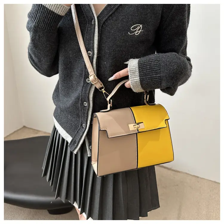 Contrast Gold Button Kelly Bag 2025 New — feature 11