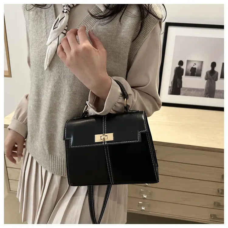 Contrast Gold Button Kelly Bag 2025 New — feature 21