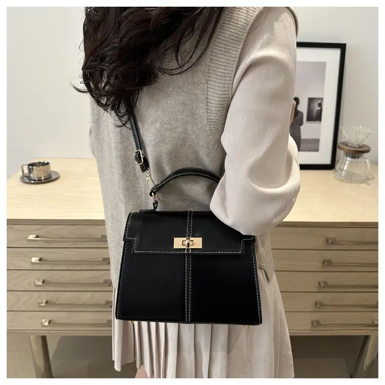 Contrast Gold Button Kelly Bag 2025 New — feature 23