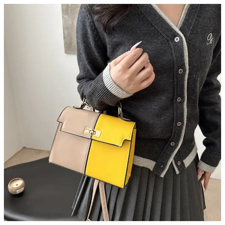 Contrast Gold Button Kelly Bag 2025 New — feature 9