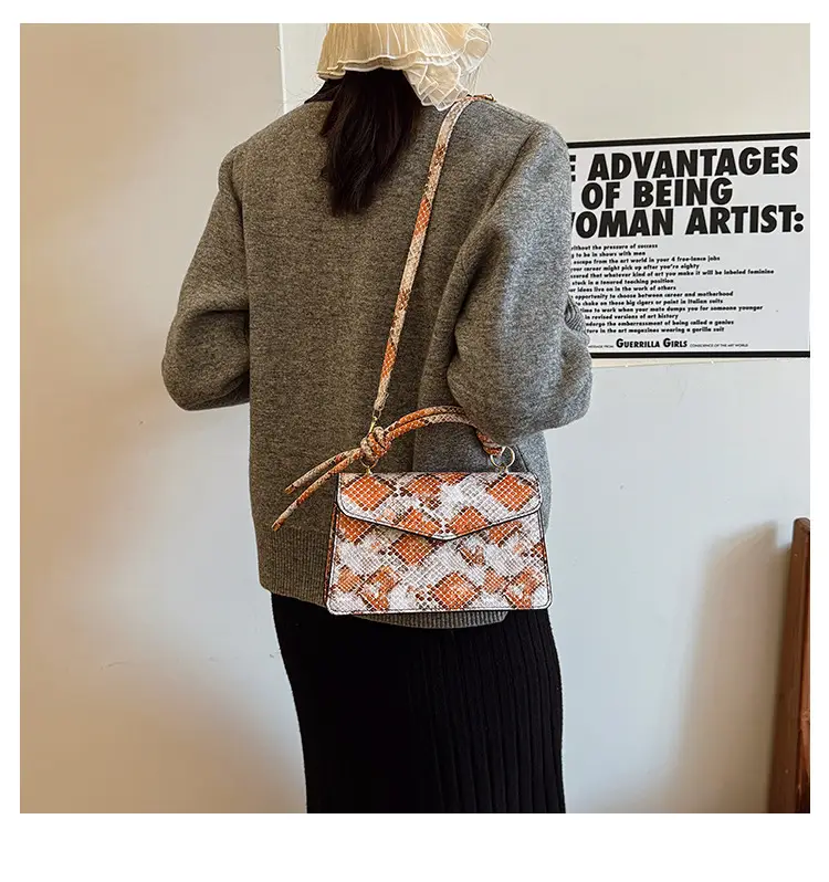 Women's Snake Pattern Crossbody Bag 2025 — feature 10
