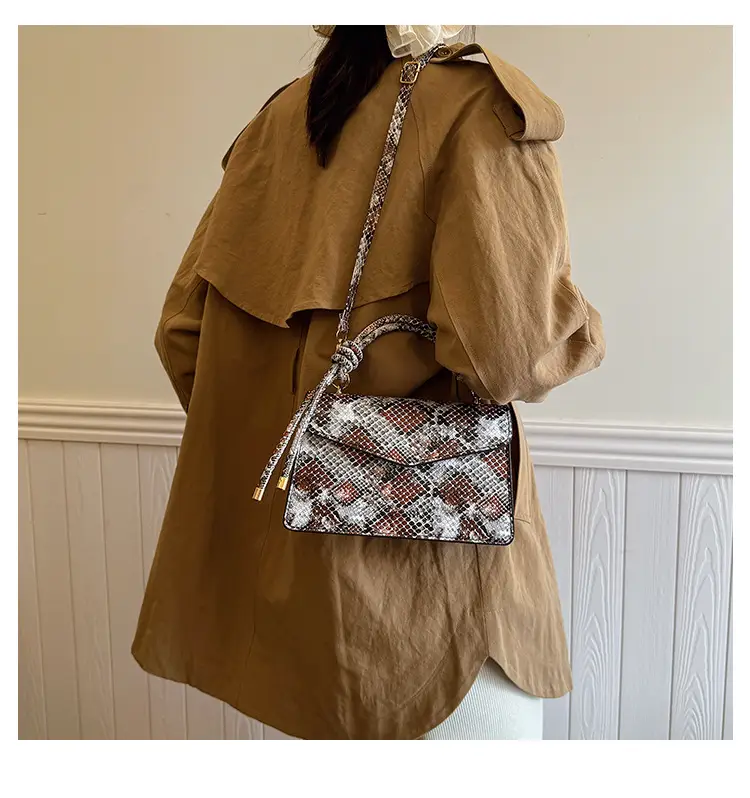 Women's Snake Pattern Crossbody Bag 2025 — feature 15