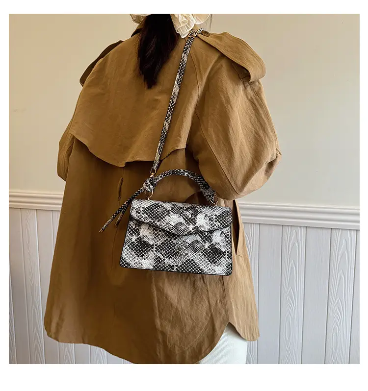 Women's Snake Pattern Crossbody Bag 2025 — feature 16