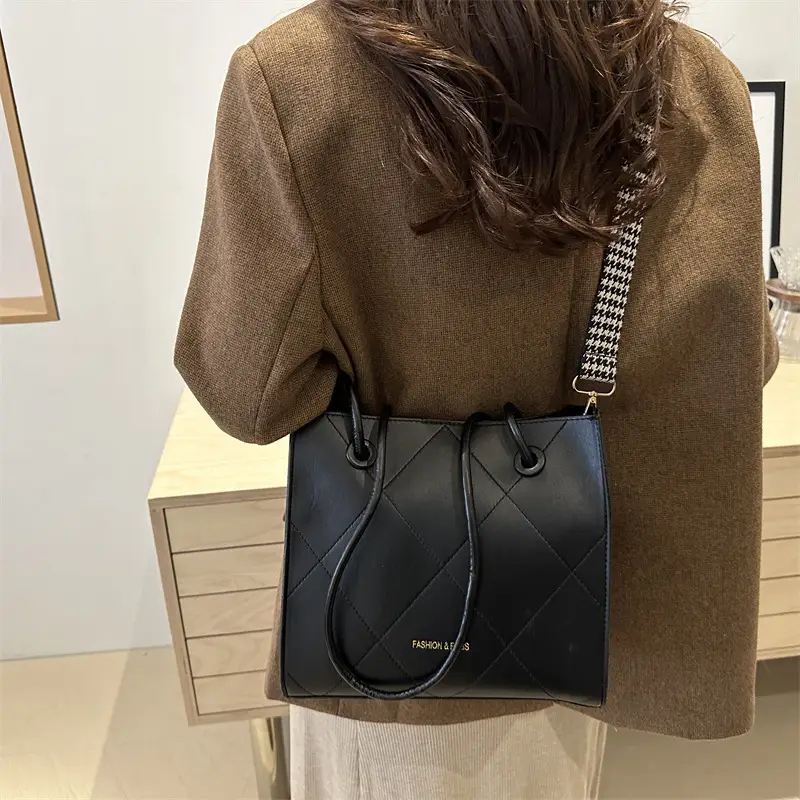 European Style Large Shoulder Bag for Women 2025 - Image 7