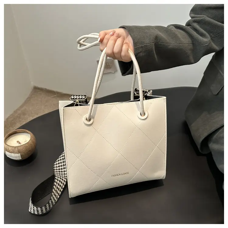 European Style Large Shoulder Bag for Women 2025 — feature 10
