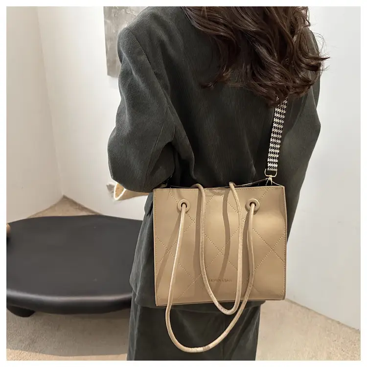 European Style Large Shoulder Bag for Women 2025 — feature 12