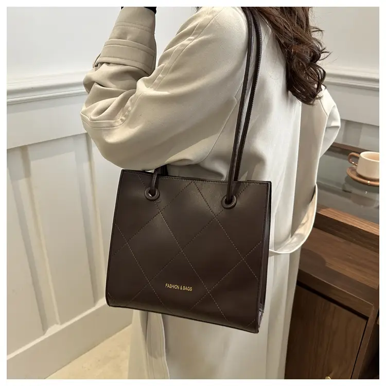 European Style Large Shoulder Bag for Women 2025 — feature 17