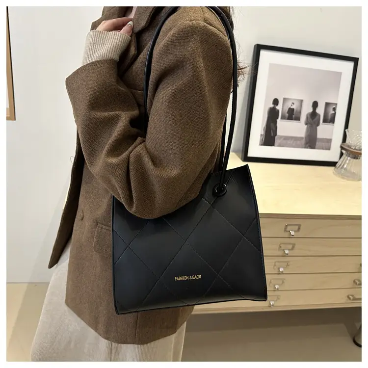 European Style Large Shoulder Bag for Women 2025 — feature 19