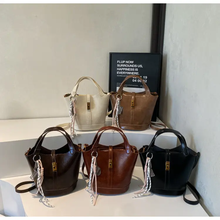 Women's 2025 Retro Bucket Bag Beige Leather — feature 17