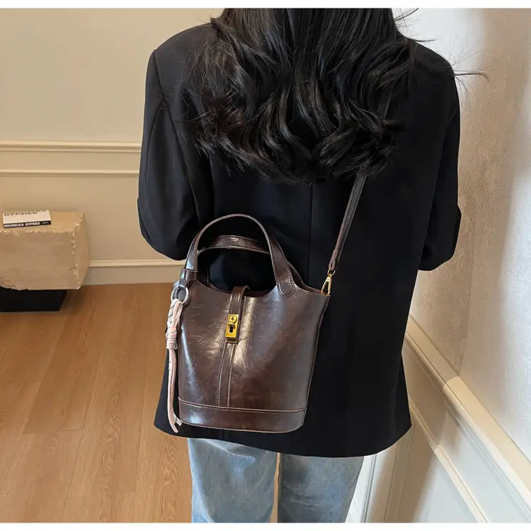 Women's 2025 Retro Bucket Bag Beige Leather — feature 19