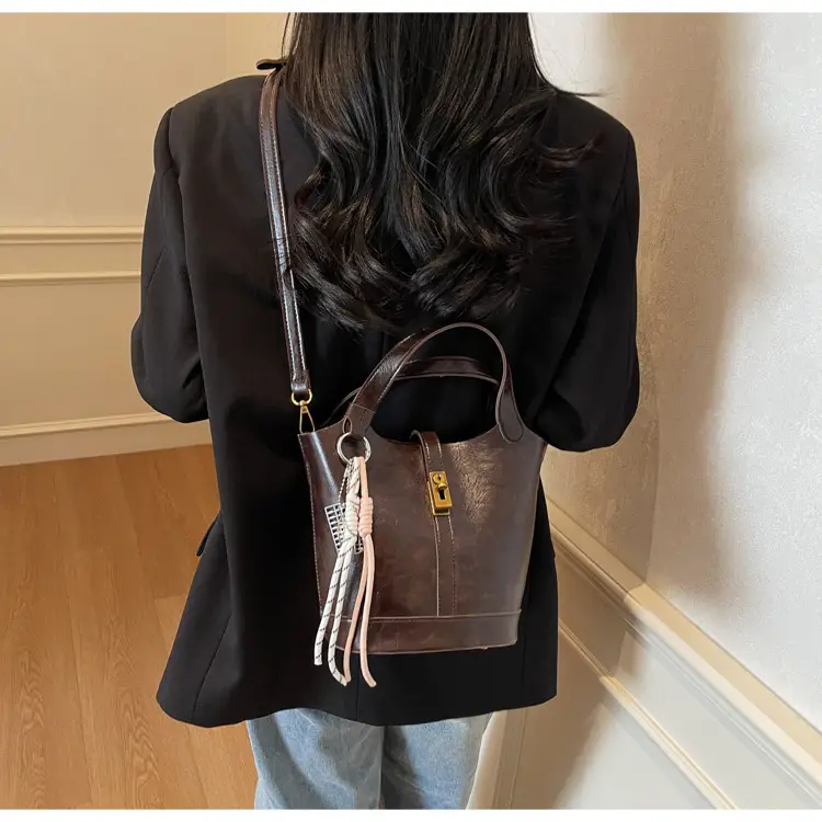 Women's 2025 Retro Bucket Bag Beige Leather — feature 20