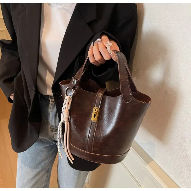 Women's 2025 Retro Bucket Bag Beige Leather — feature 22