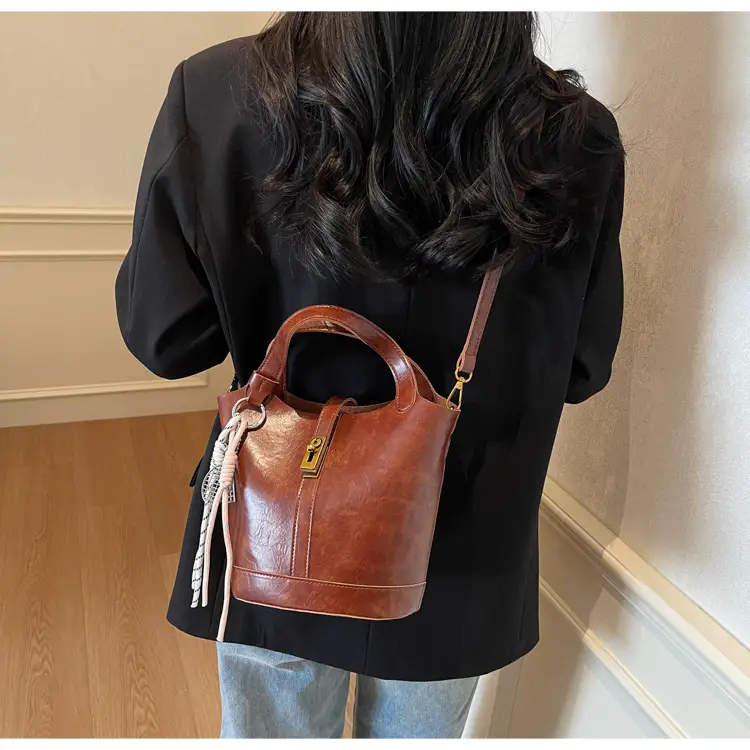Women's 2025 Retro Bucket Bag Beige Leather — feature 24