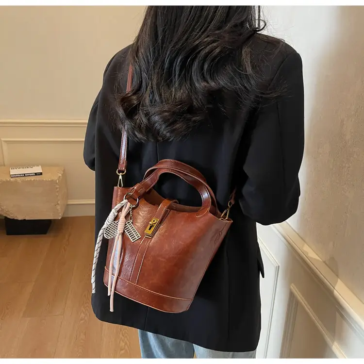 Women's 2025 Retro Bucket Bag Beige Leather — feature 25
