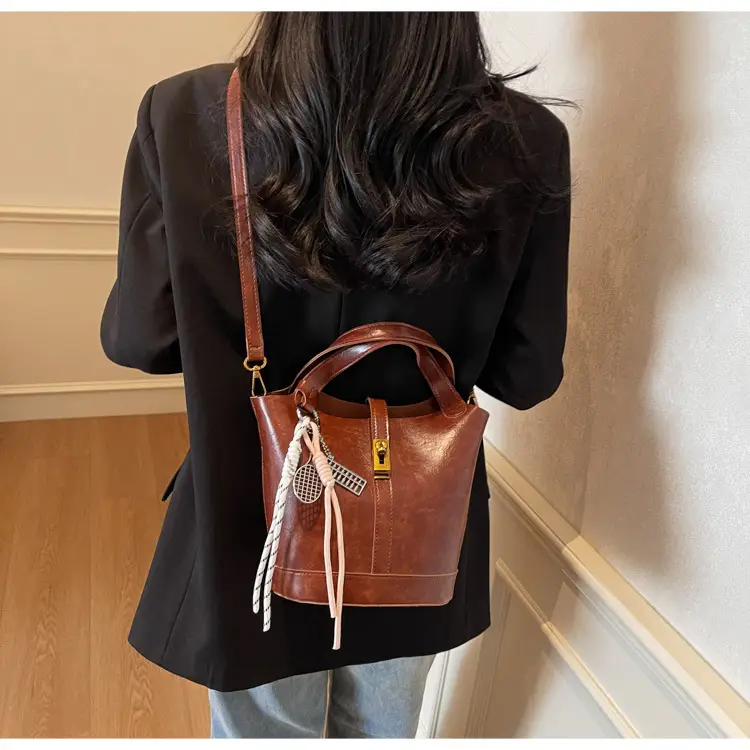 Women's 2025 Retro Bucket Bag Beige Leather — feature 26