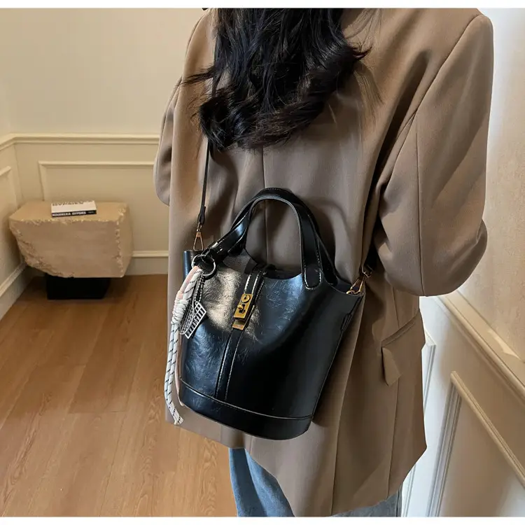 Women's 2025 Retro Bucket Bag Beige Leather — feature 31