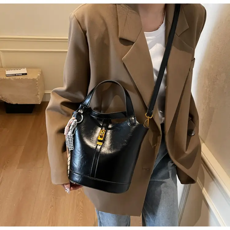 Women's 2025 Retro Bucket Bag Beige Leather — feature 32