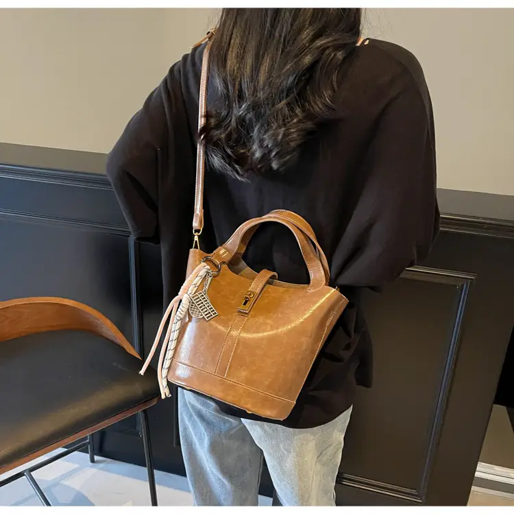Women's 2025 Retro Bucket Bag Beige Leather — feature 33