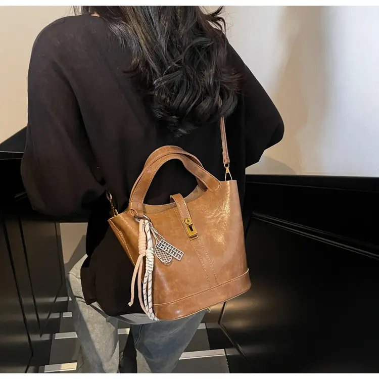 Women's 2025 Retro Bucket Bag Beige Leather — feature 35