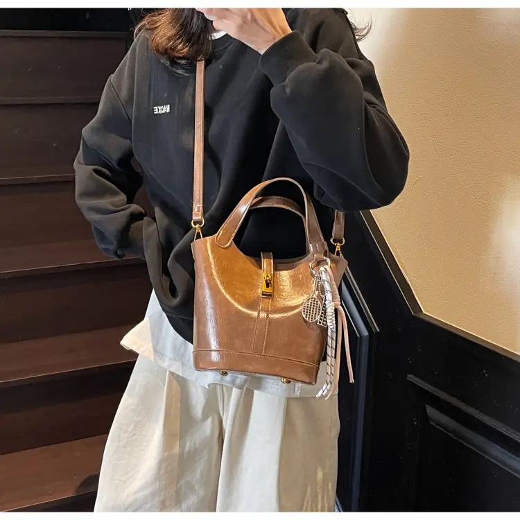 Women's 2025 Retro Bucket Bag Beige Leather — feature 37