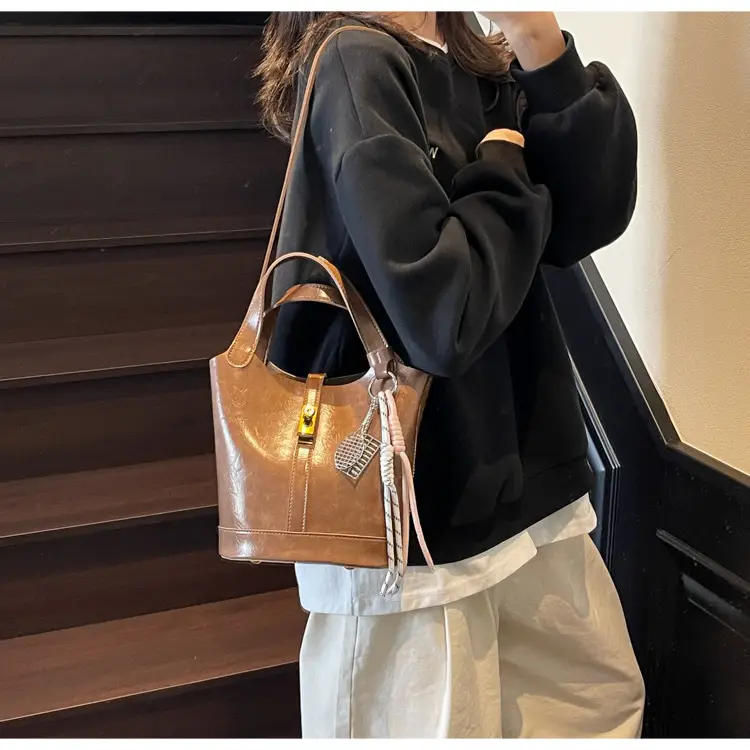 Women's 2025 Retro Bucket Bag Beige Leather — feature 38