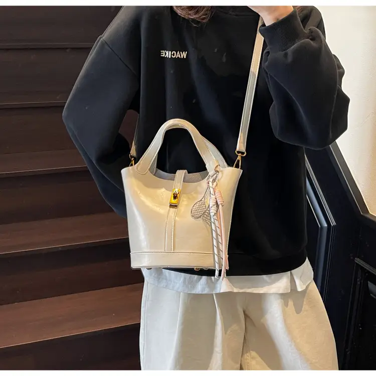 Women's 2025 Retro Bucket Bag Beige Leather — feature 42