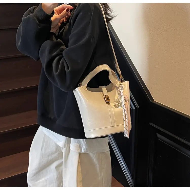 Women's 2025 Retro Bucket Bag Beige Leather — feature 44