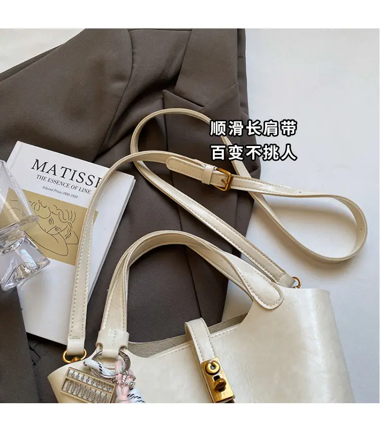 Women's 2025 Retro Bucket Bag Beige Leather — feature 6