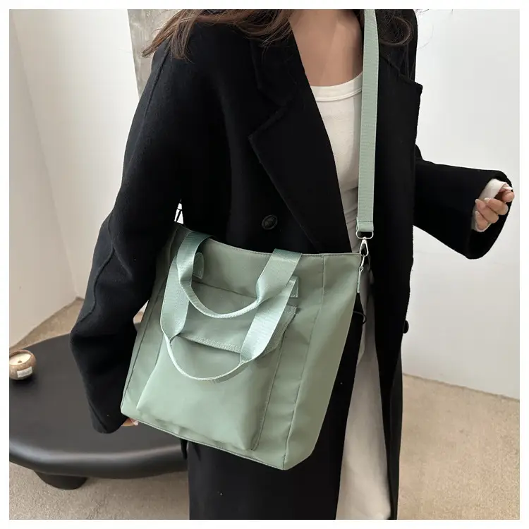 Black Large Capacity Fashion Casual Shoulder Bag 2025 — feature 10