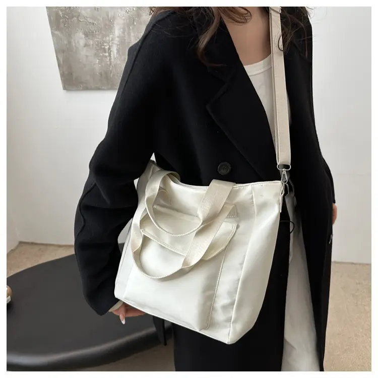 Black Large Capacity Fashion Casual Shoulder Bag 2025 — feature 12