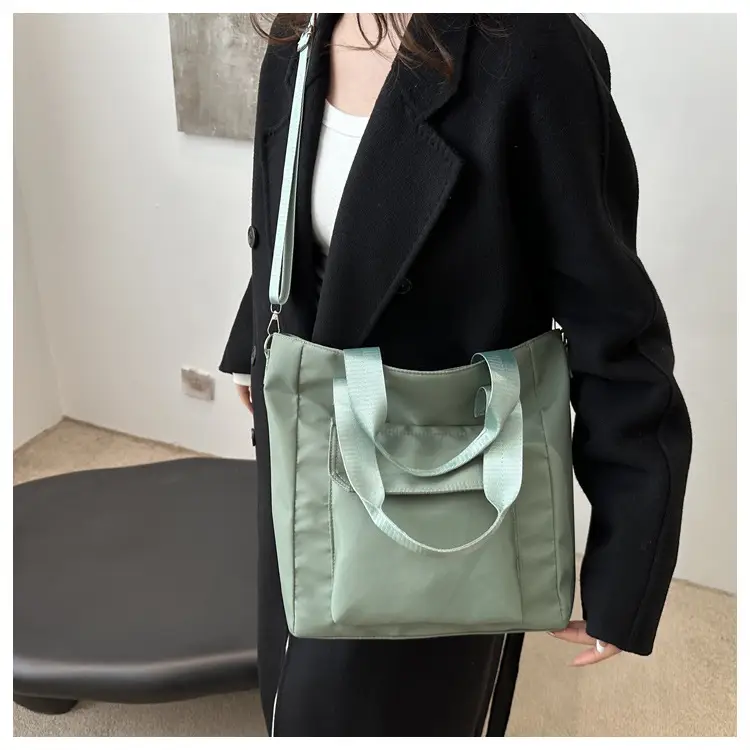 Black Large Capacity Fashion Casual Shoulder Bag 2025 — feature 9