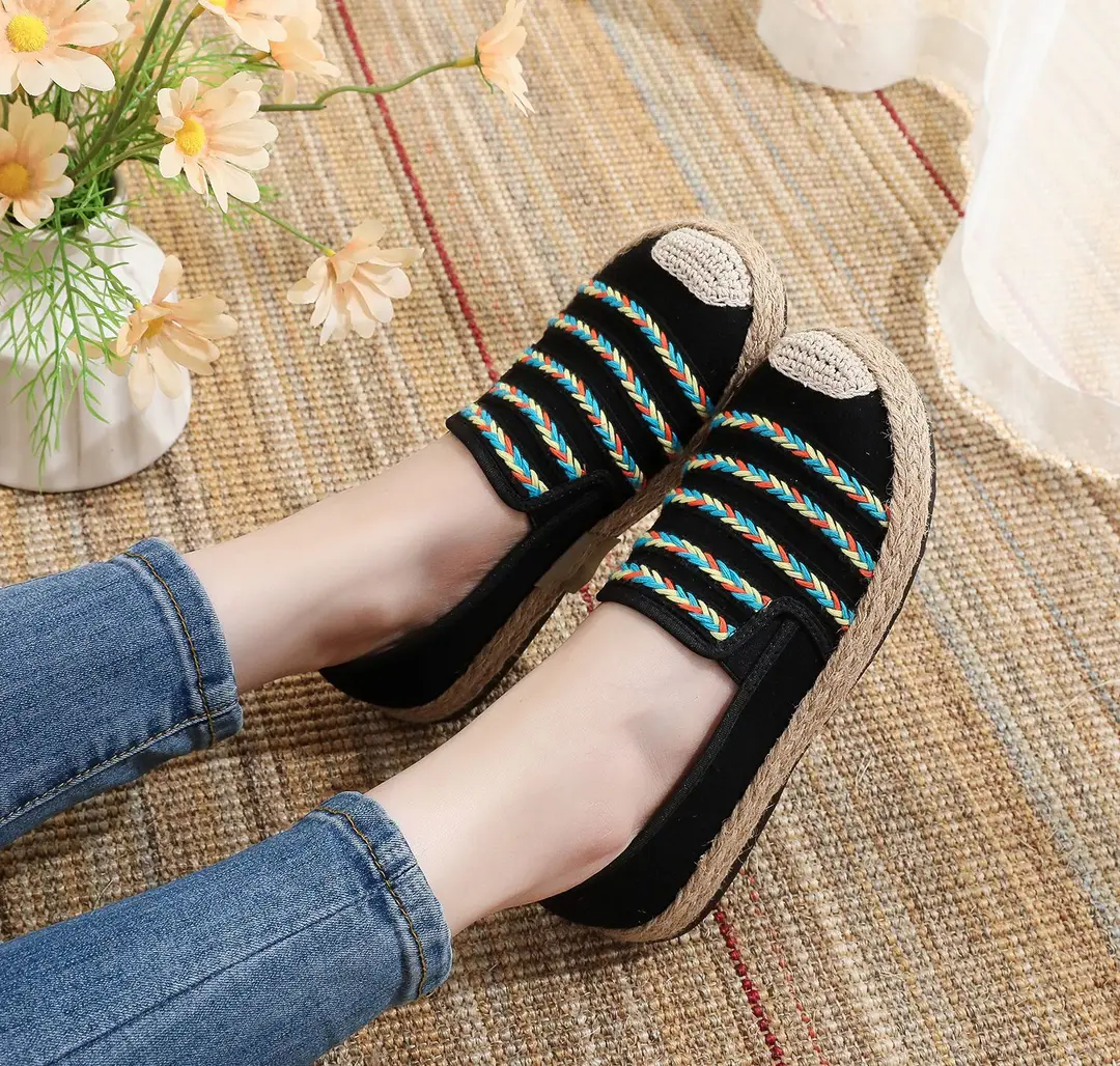 26 New and Old Styles of Beijing Cloth Shoes for Women, Casual Ethnic Style Mom Shoes, Breathable Slip-On Women's Shoes, Soft-Soled Casual Shoes — feature 12