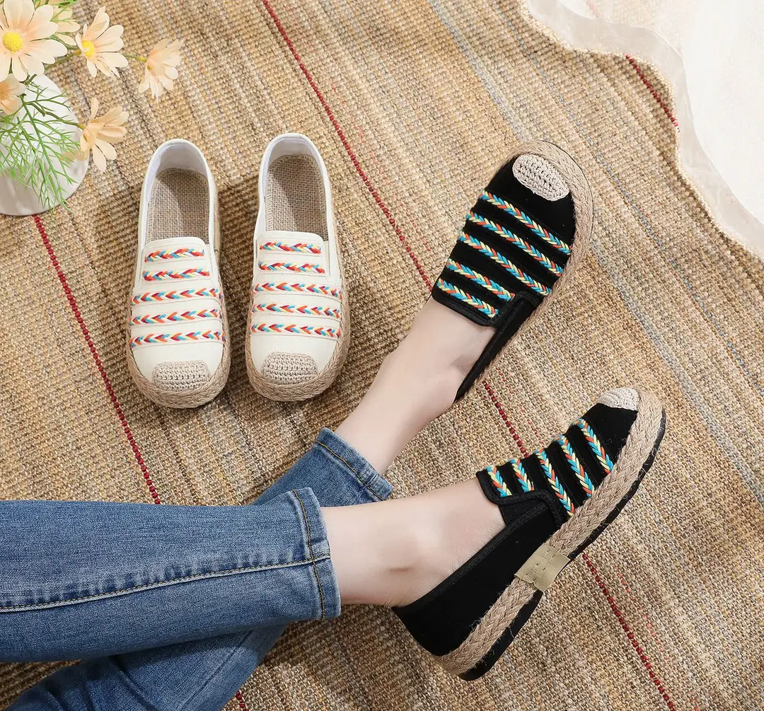 26 New and Old Styles of Beijing Cloth Shoes for Women, Casual Ethnic Style Mom Shoes, Breathable Slip-On Women's Shoes, Soft-Soled Casual Shoes — feature 13