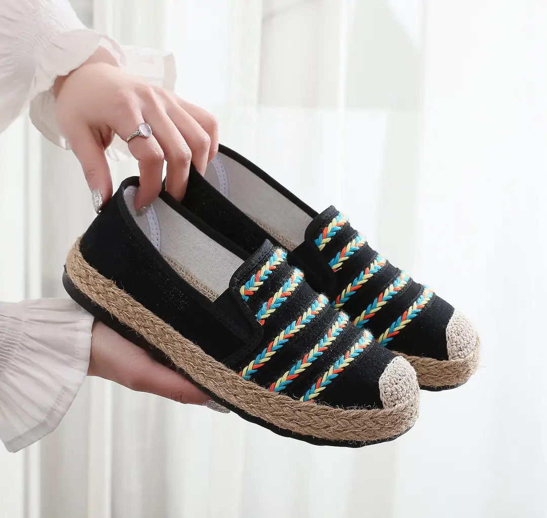 26 New and Old Styles of Beijing Cloth Shoes for Women, Casual Ethnic Style Mom Shoes, Breathable Slip-On Women's Shoes, Soft-Soled Casual Shoes — feature 2
