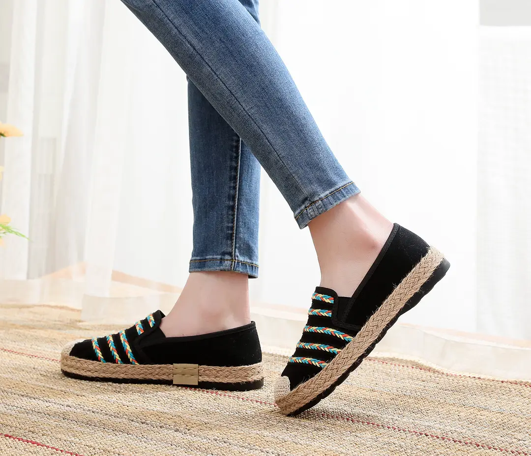 26 New and Old Styles of Beijing Cloth Shoes for Women, Casual Ethnic Style Mom Shoes, Breathable Slip-On Women's Shoes, Soft-Soled Casual Shoes — feature 8