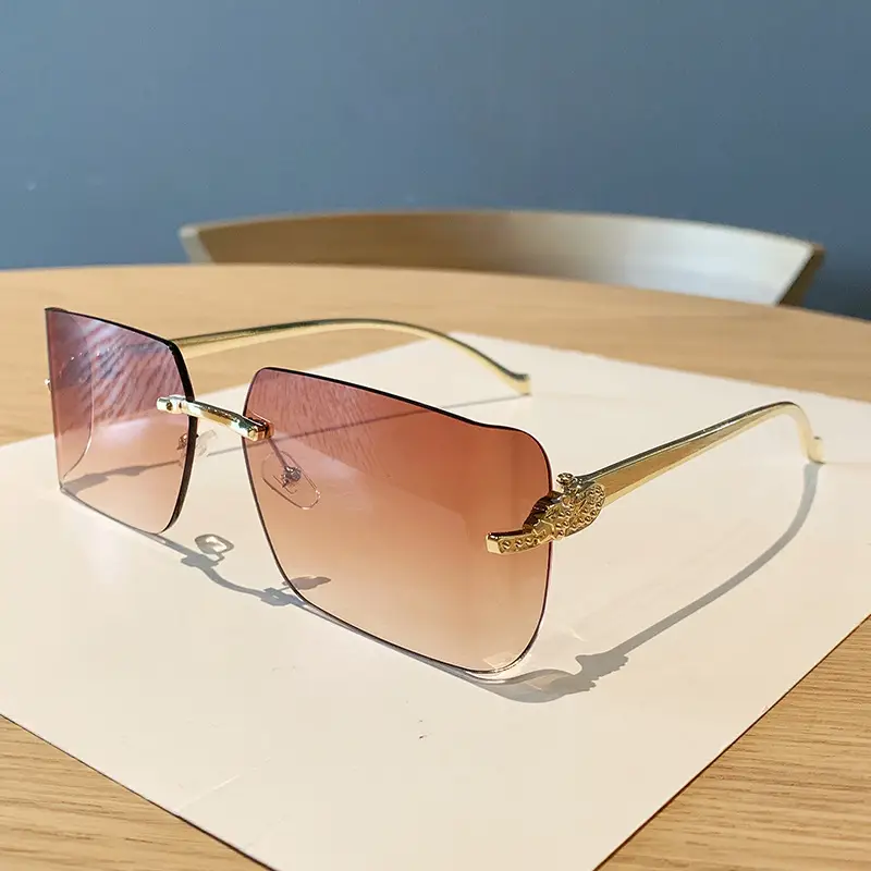 Women's Leopard Head Metal Sunglasses with Curved Sill