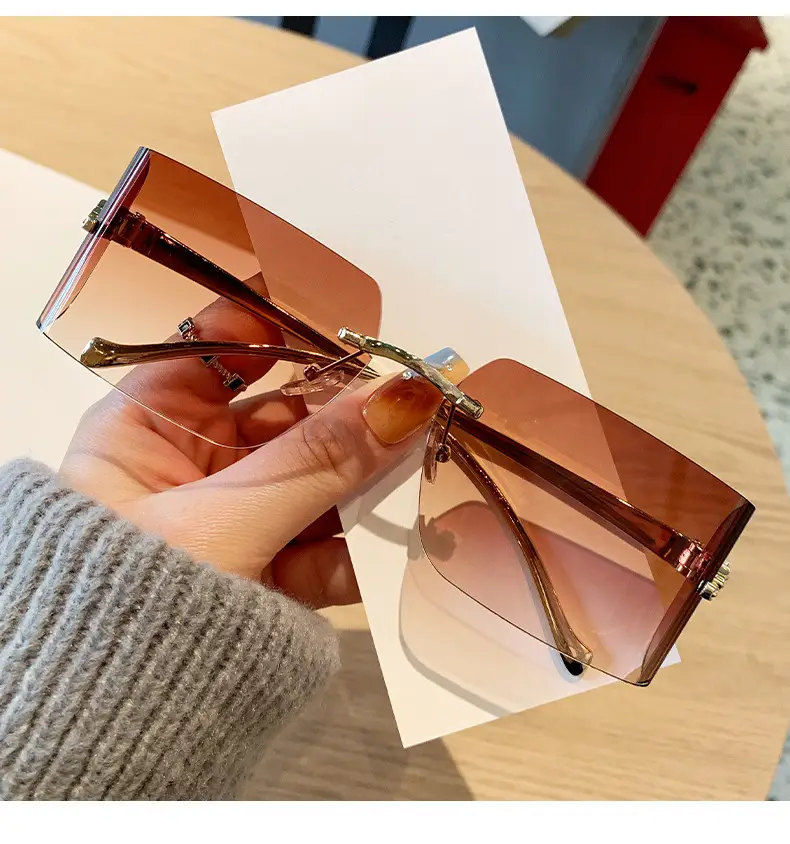 Women's Leopard Head Metal Sunglasses with Curved Sill — feature 3