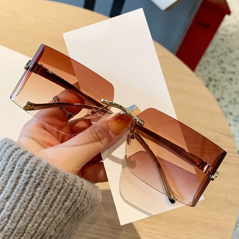 Women's Leopard Head Metal Sunglasses with Curved Sill