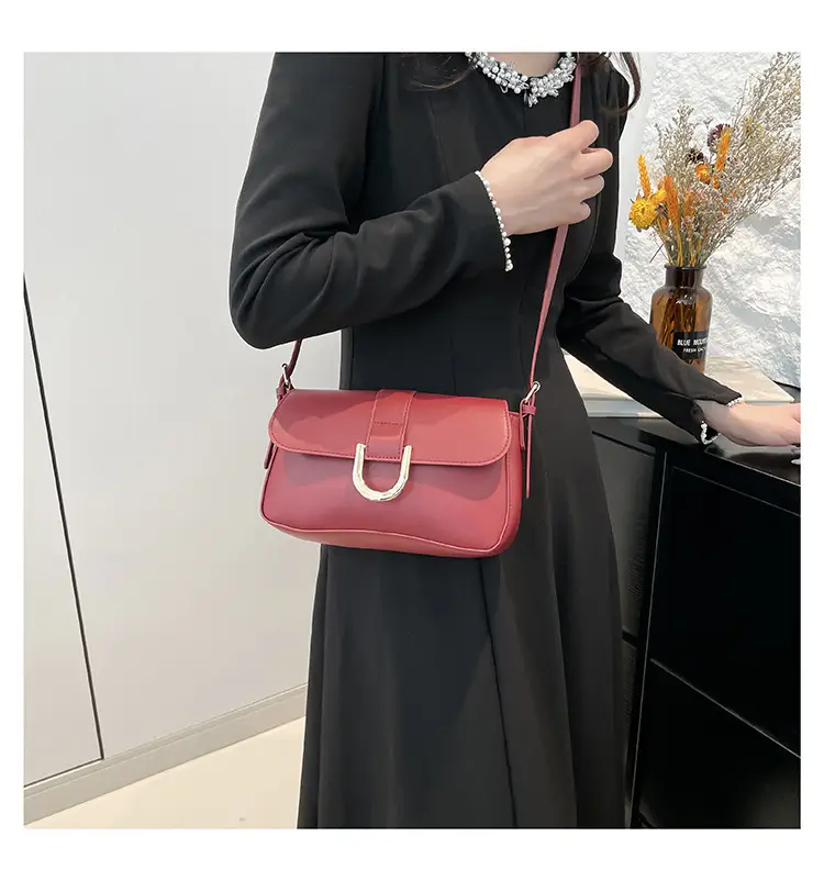 2025 New Arrival Vintage Horseshoe Buckle Shoulder Bag — feature 12