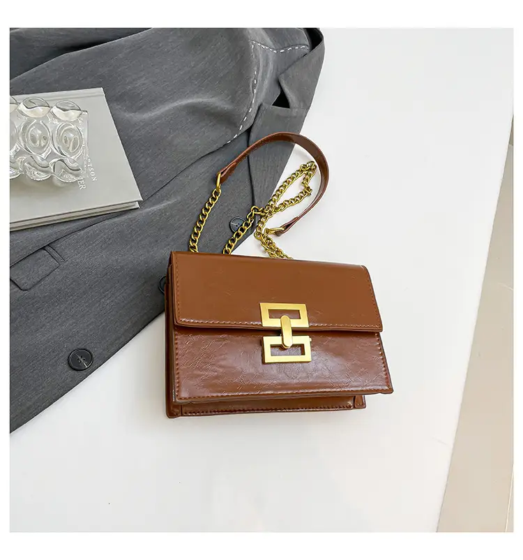 2026 Red GG Logo Shoulder Bag for Women — feature 22