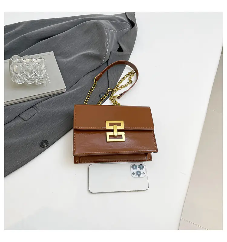 2026 Red GG Logo Shoulder Bag for Women — feature 24