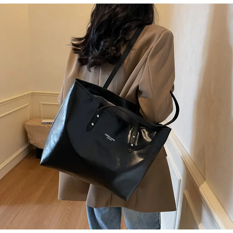 Women's Red Oil Leather Tote Bag Large Capacity 2025 — feature 11