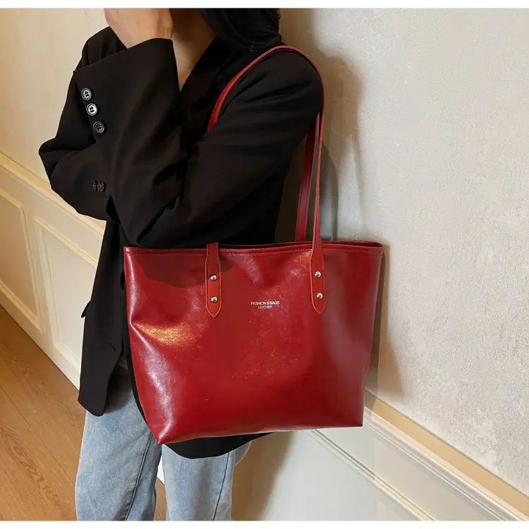 Women's Red Oil Leather Tote Bag Large Capacity 2025 — feature 12