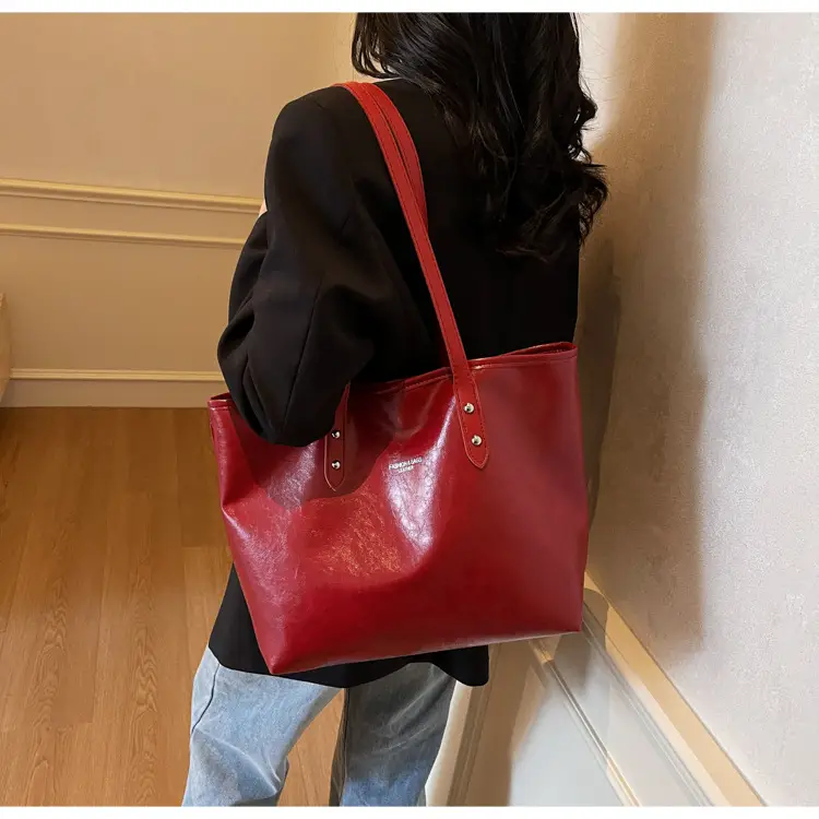 Women's Red Oil Leather Tote Bag Large Capacity 2025 — feature 13